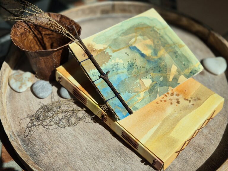 Papierobjekt, 2 selbst gebundene Bücher in Erdfarben von SilkeFaberArt.